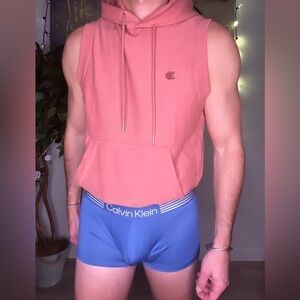 Calvin Klein | Sleeveless Workout Hoodie in Coral (X-Small)